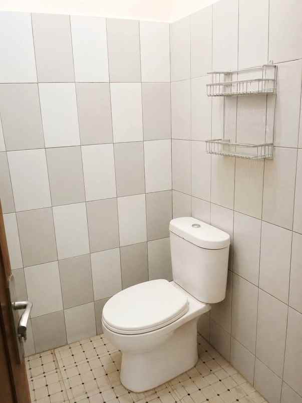 dijual rumah jln mutiara gading 2