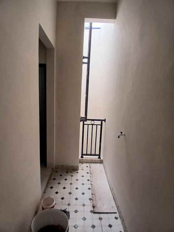 dijual rumah jln raya jatimulya depok