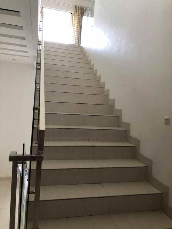 dijual rumah jln raya rawa buntu