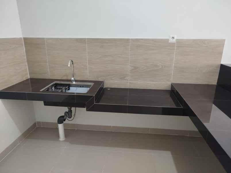 dijual rumah jln saturnus selatan