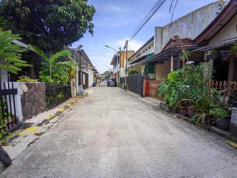 dijual rumah jln saturnus selatan