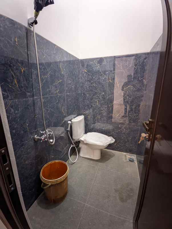 dijual rumah jln saturnus selatan