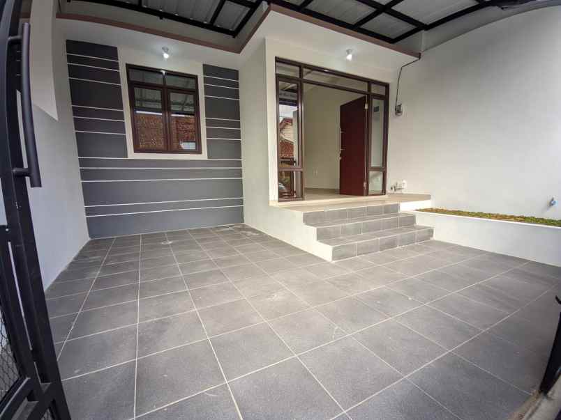 dijual rumah jln saturnus selatan