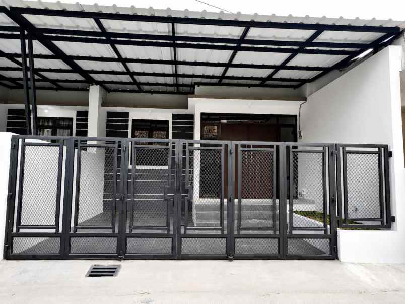 dijual rumah jln saturnus selatan