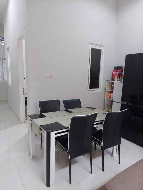 dijual rumah karah tama