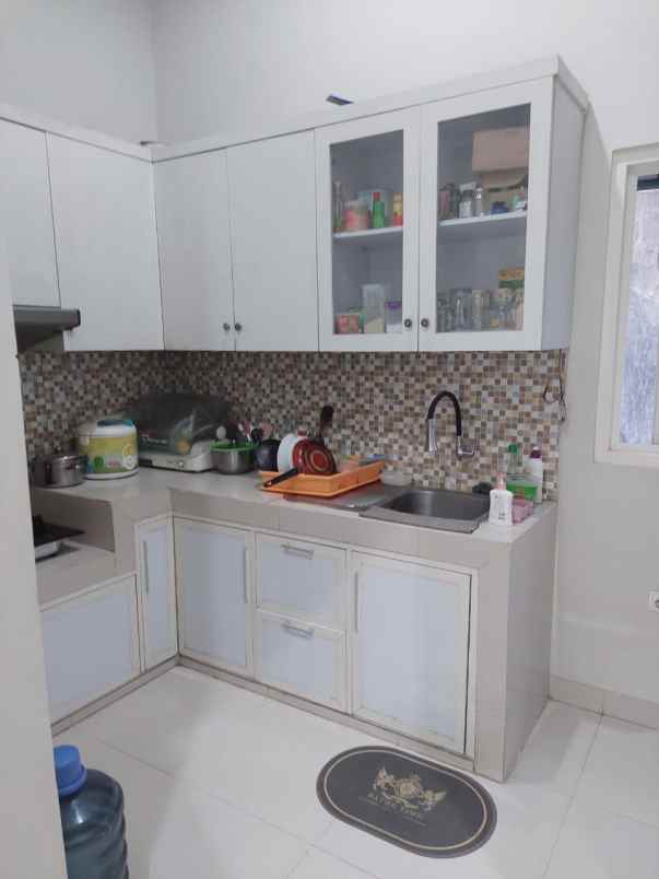 dijual rumah karah tama