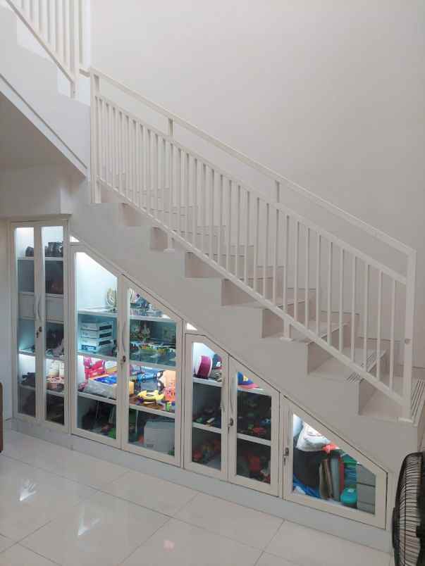 dijual rumah karah tama