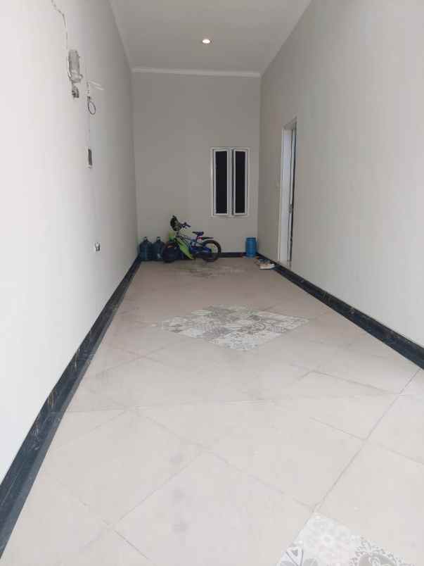 dijual rumah karah tama