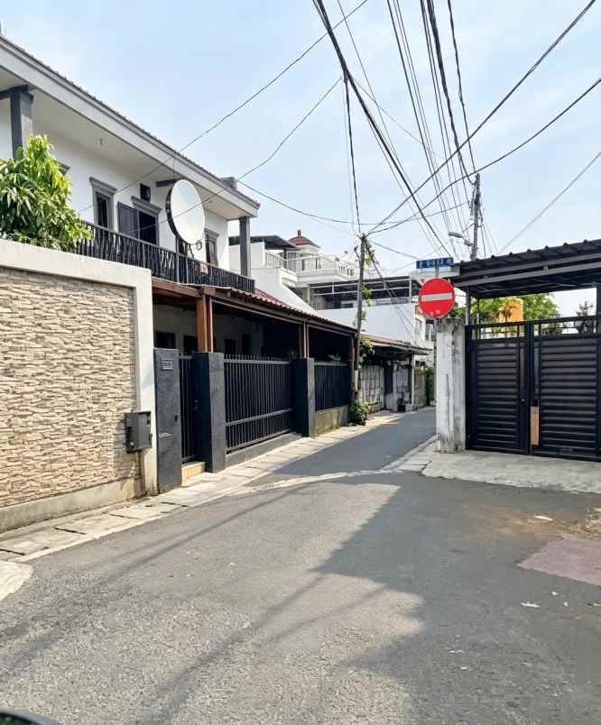 dijual rumah kebayoran baru