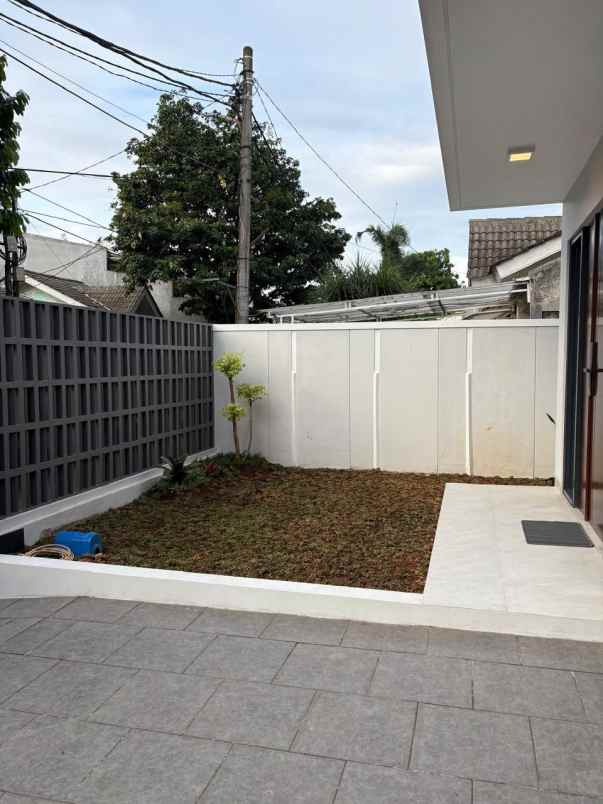 dijual rumah kencana loka bsd