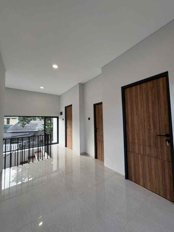 dijual rumah kencana loka bsd