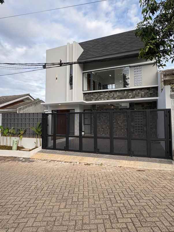 dijual rumah kencana loka bsd