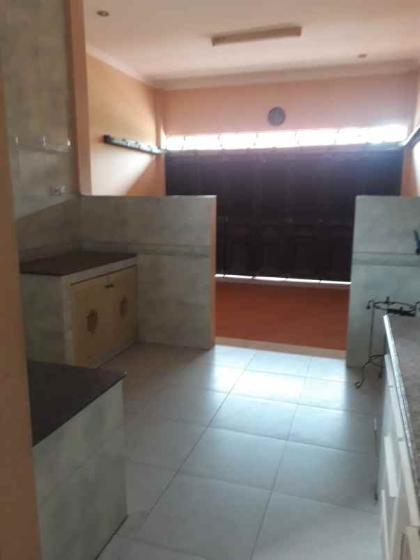 dijual rumah kenjeran p