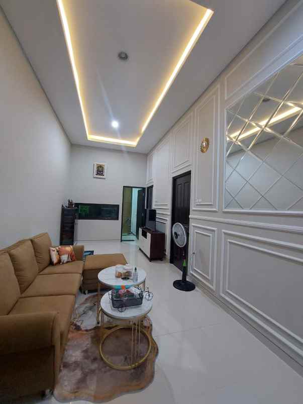 dijual rumah ketileng