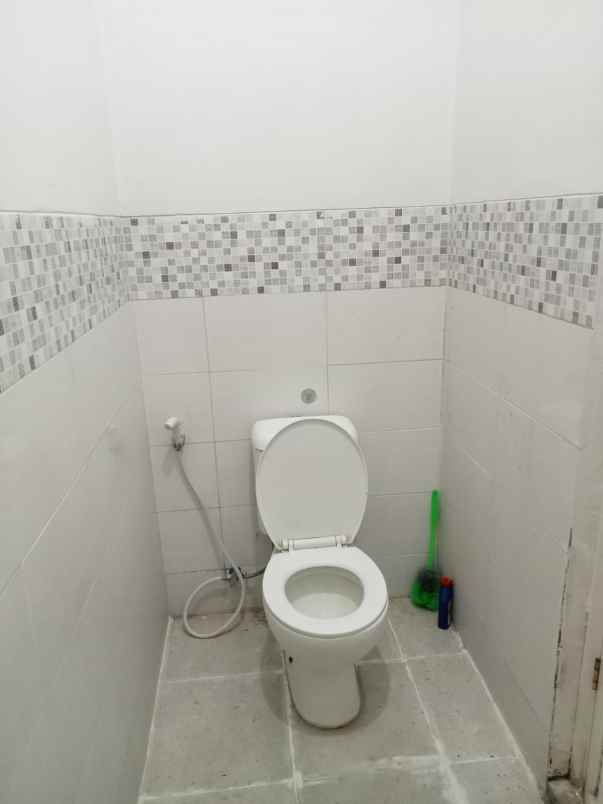 dijual rumah komplek cihanjuang