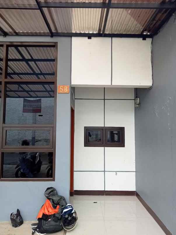 dijual rumah komplek cihanjuang