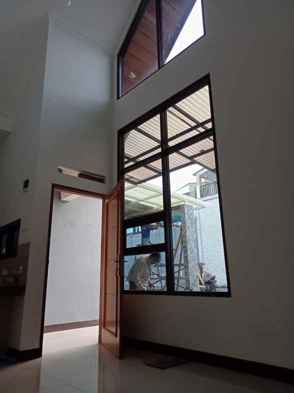 dijual rumah komplek cihanjuang