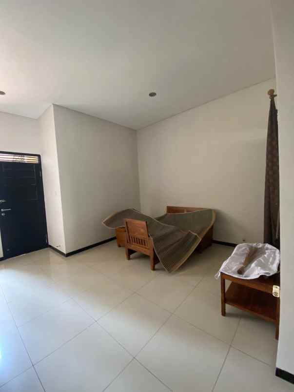 dijual rumah komplek grand sharon