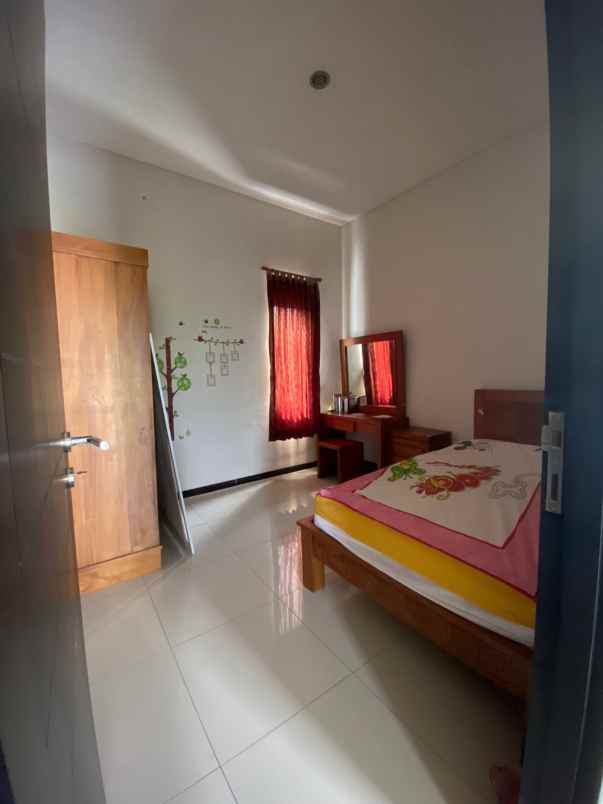 dijual rumah komplek grand sharon