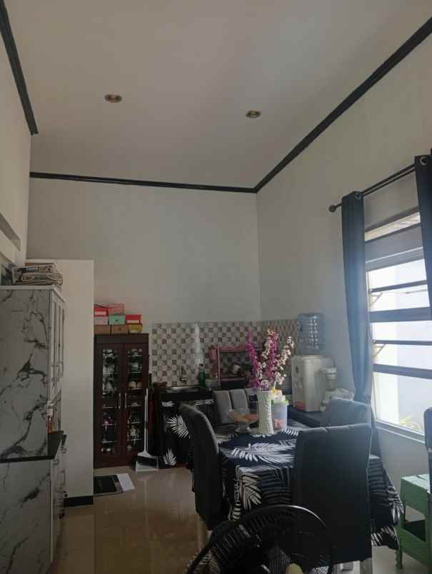 dijual rumah komplek pinus regency