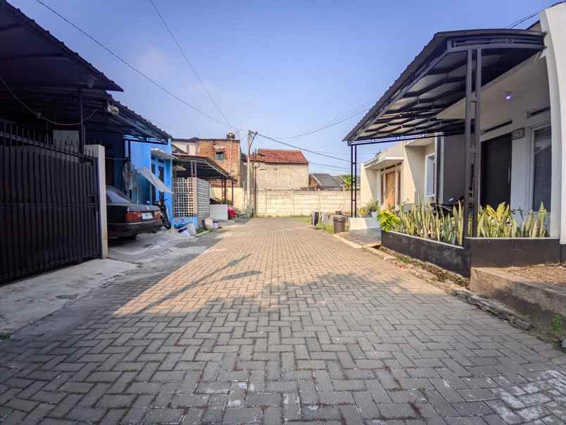 dijual rumah komplek pinus regency