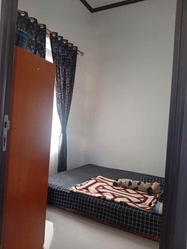 dijual rumah komplek pinus regency