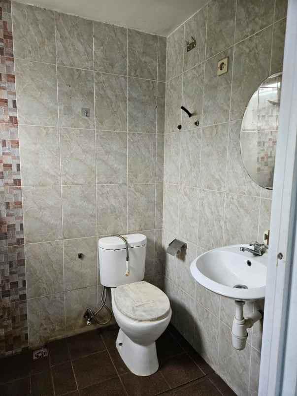 dijual rumah komplek sapta taruna
