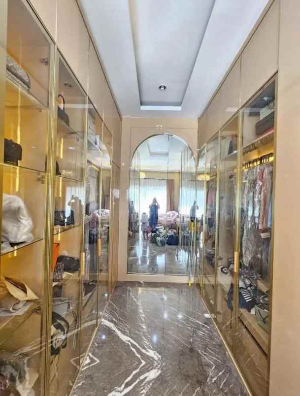 dijual rumah kota harapan indah