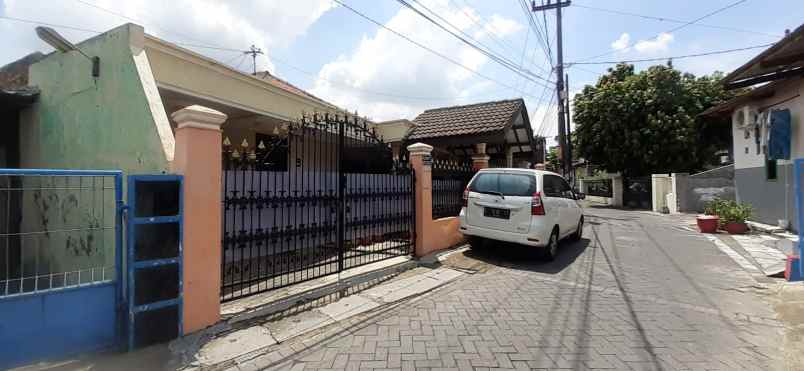 dijual rumah kutisari