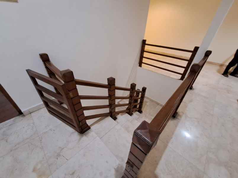 dijual rumah lebak bulus