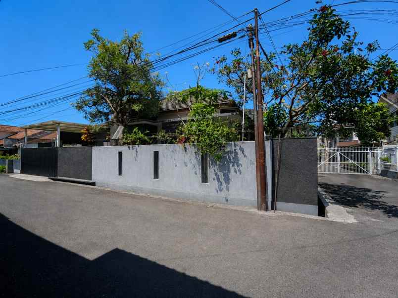 dijual rumah lokasi situsari cijagra