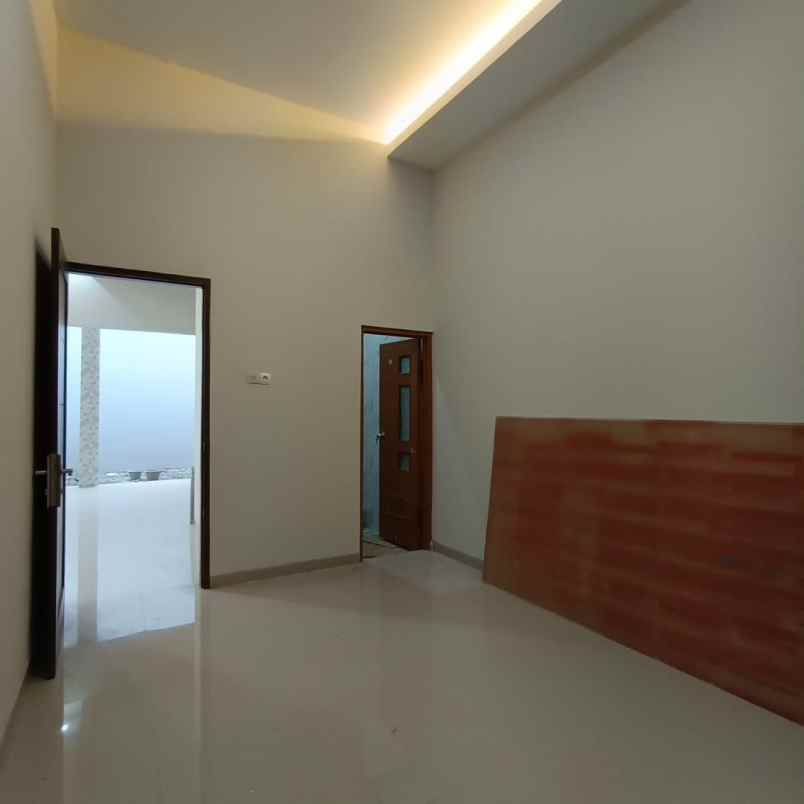 dijual rumah maguwoharjo