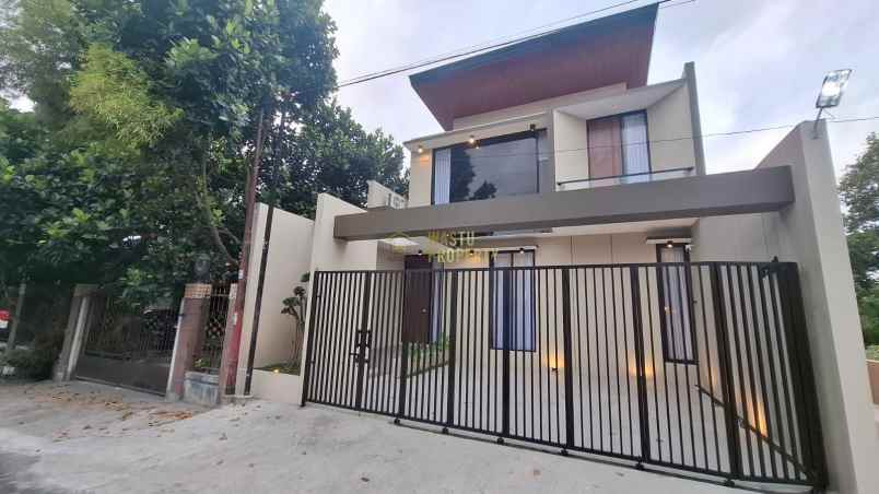 dijual rumah maguwoharjo depok sleman