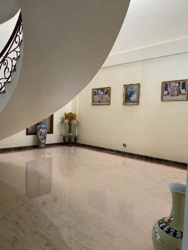 dijual rumah makmur sukajadi