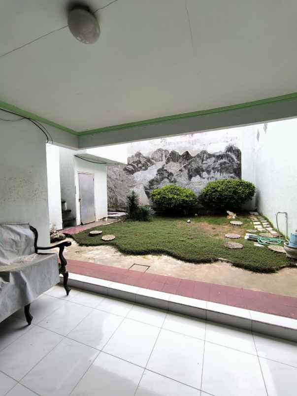 dijual rumah manyar kartika