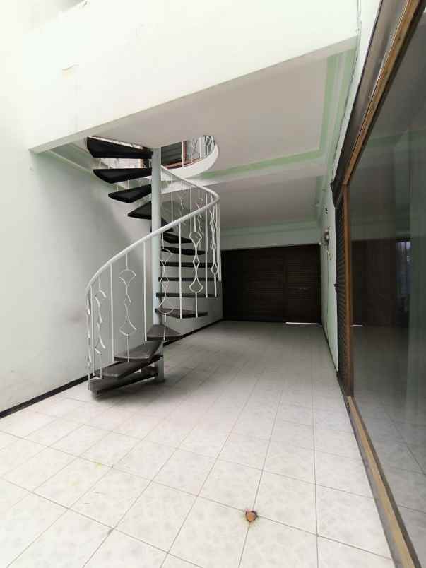 dijual rumah manyar kartika