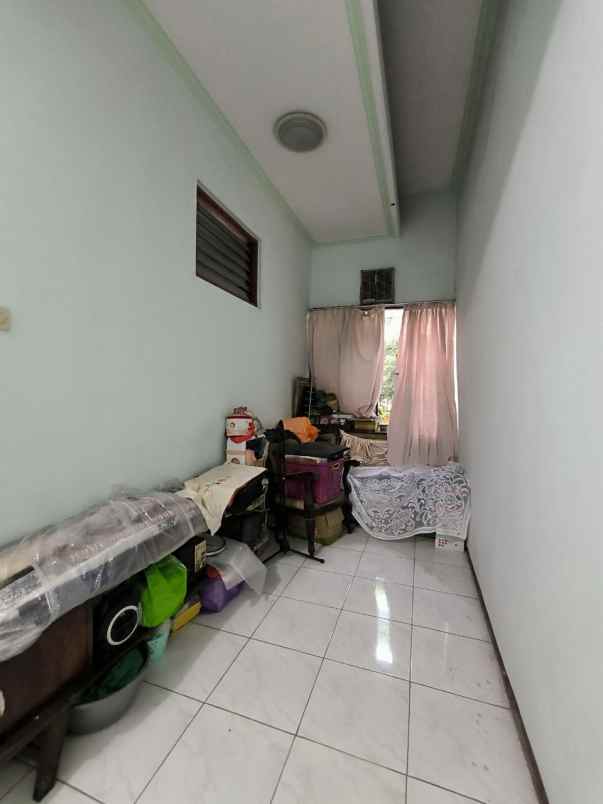 dijual rumah manyar kartika