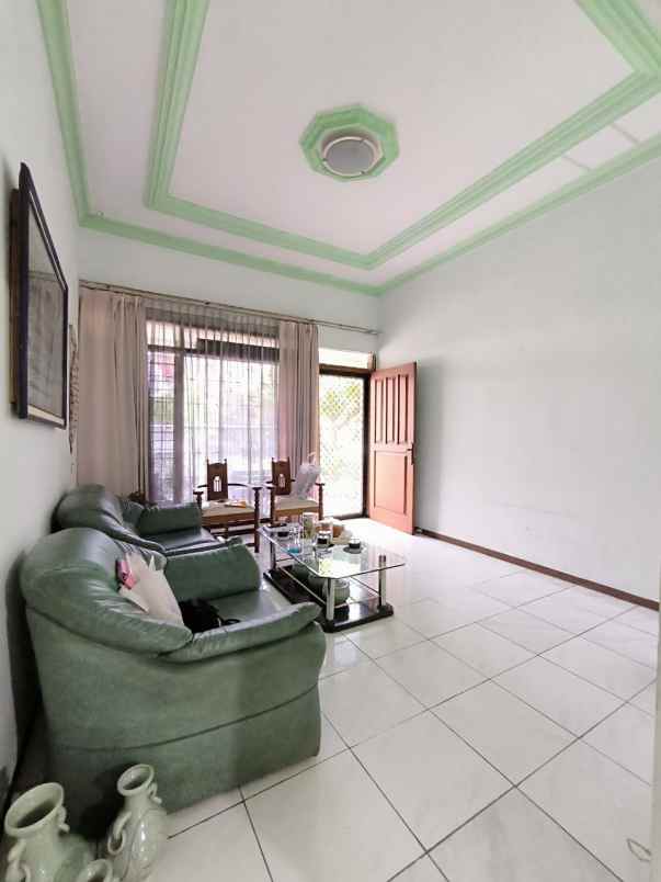 dijual rumah manyar kartika