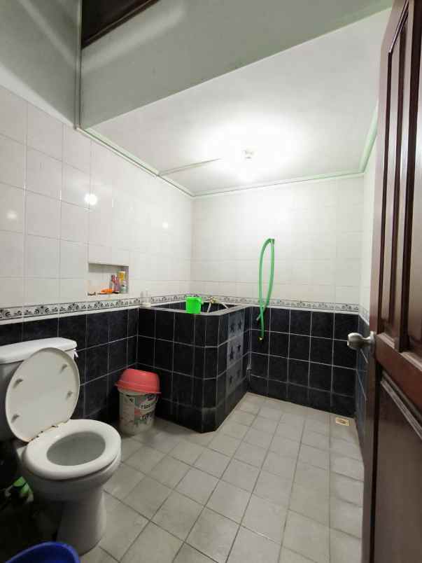 dijual rumah manyar kartika