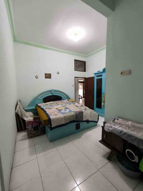 dijual rumah manyar kartika