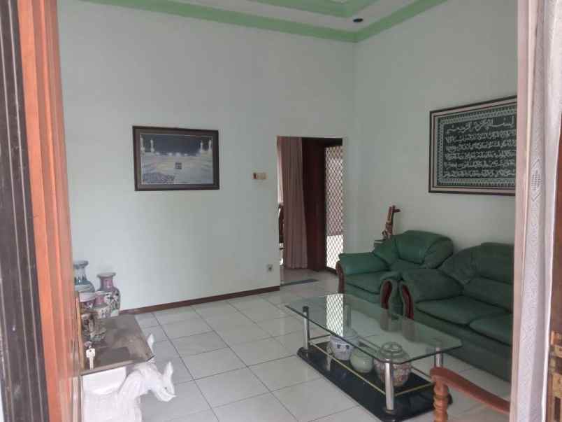 dijual rumah manyar kartika