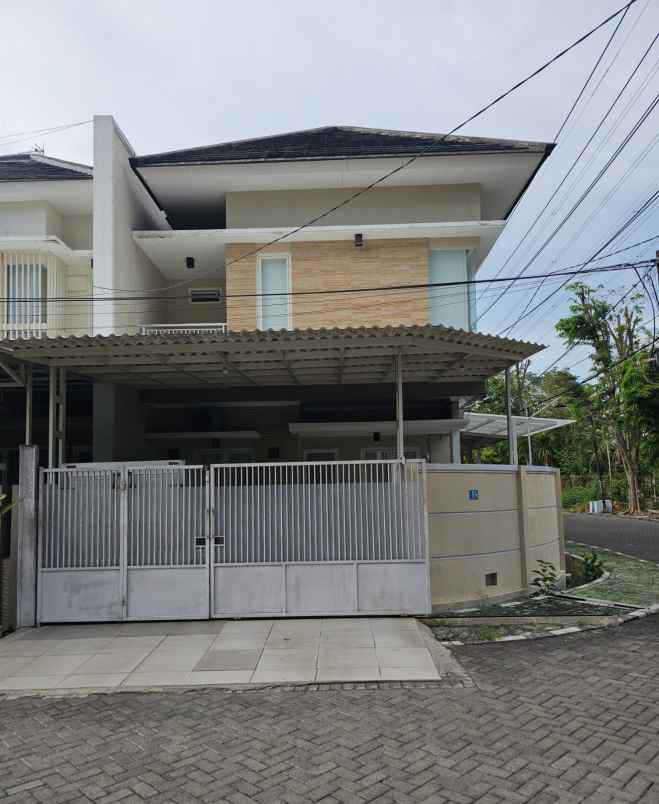 dijual rumah manyar kartika