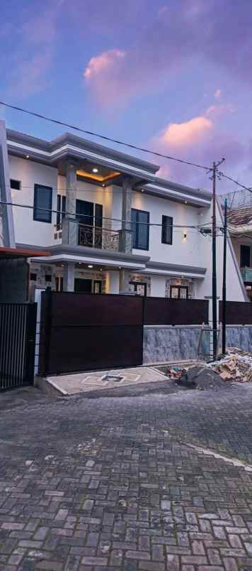 dijual rumah manyar kertoadi