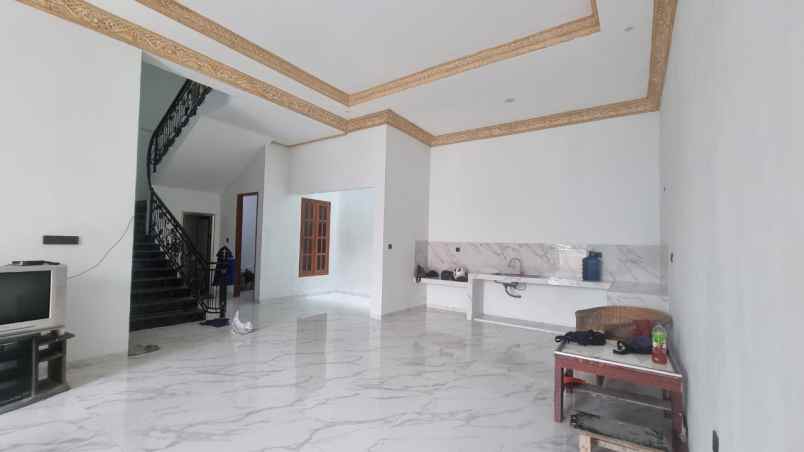 dijual rumah manyar rejo