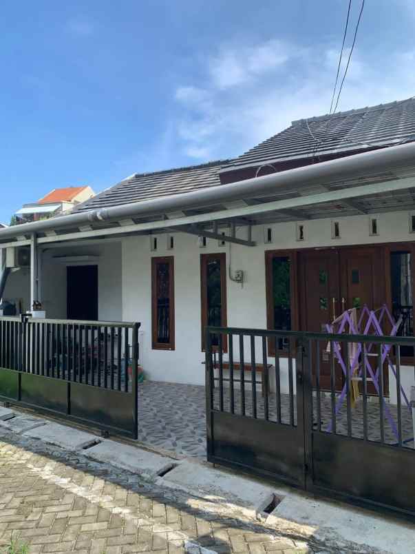dijual rumah manyaran