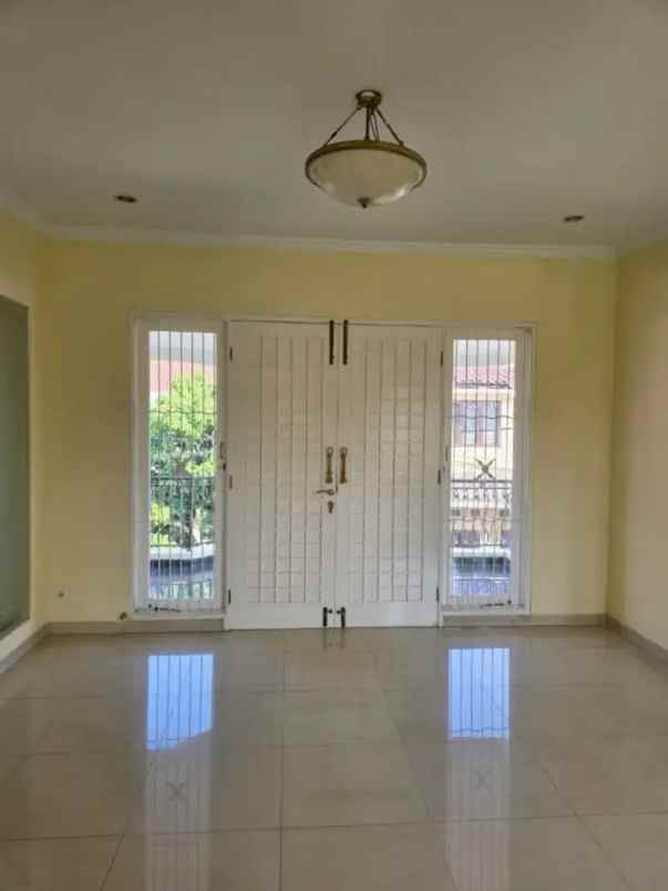 dijual rumah mega cinere