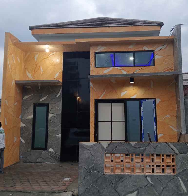 dijual rumah menganti