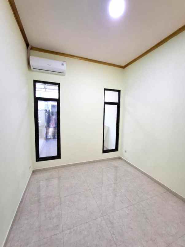 dijual rumah metland menteng cakung