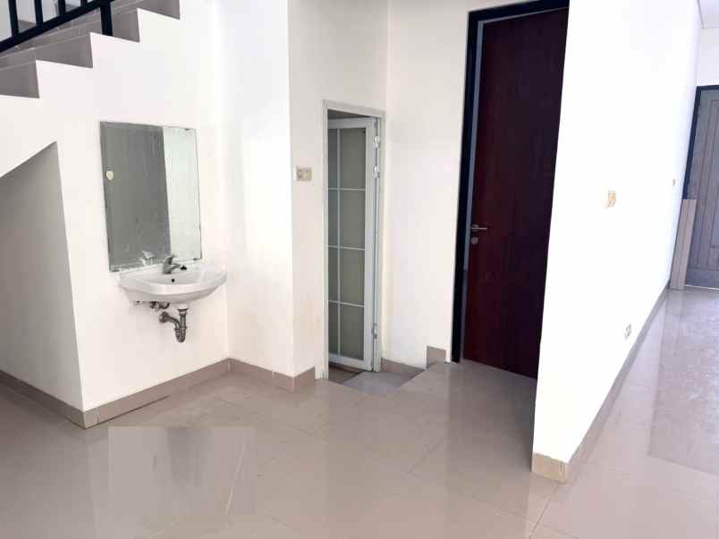 dijual rumah metland menteng cakung