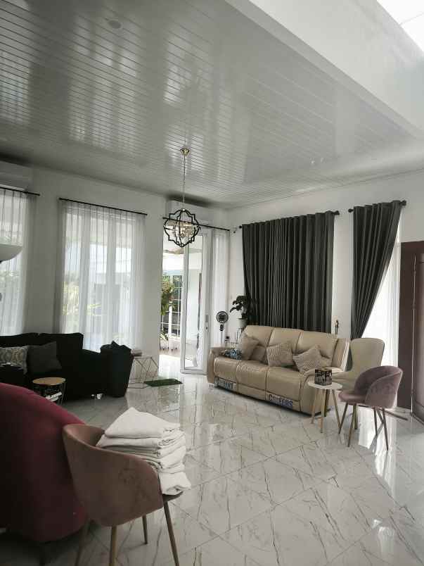 dijual rumah mewah kost aktif